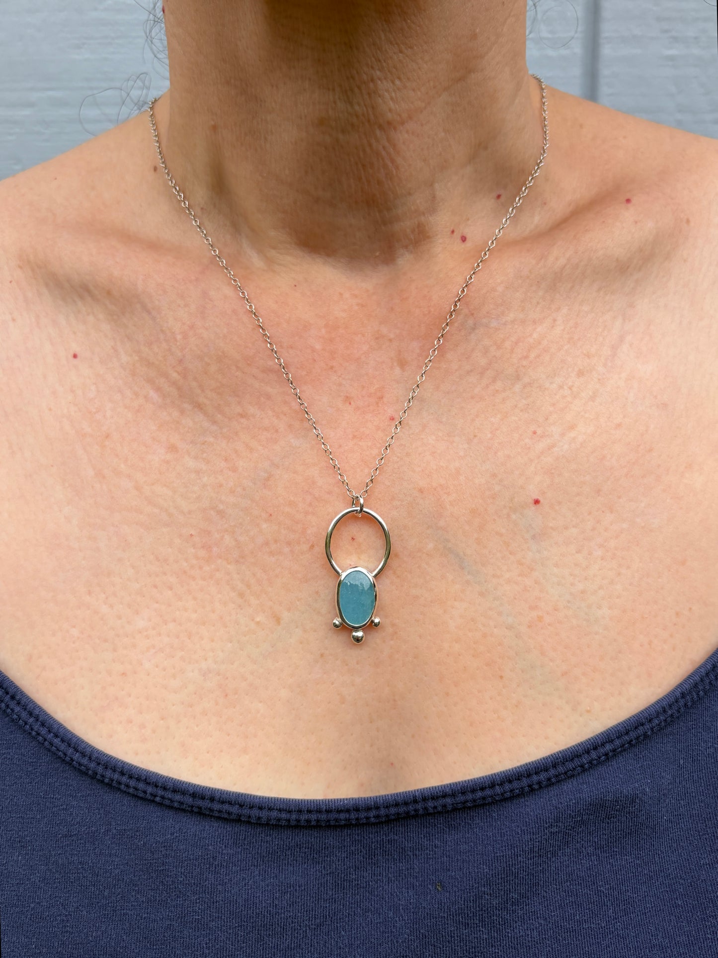 Dot Trio Bezel Pendat - Aquamarine